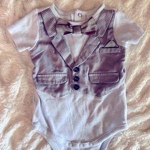 Formal onesie, size Newborn, light blue with gray